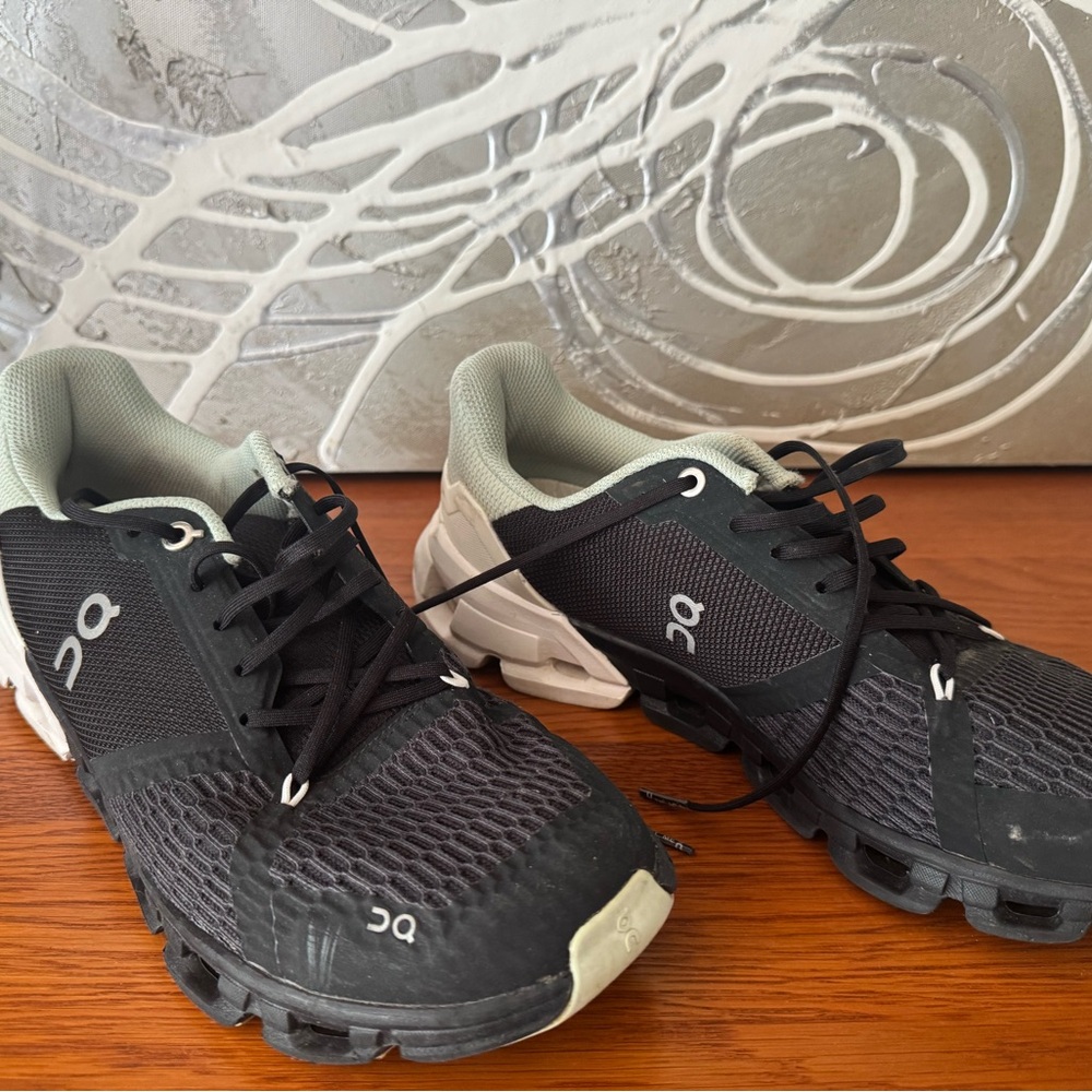 On Running women’s with Navy Running Shoes